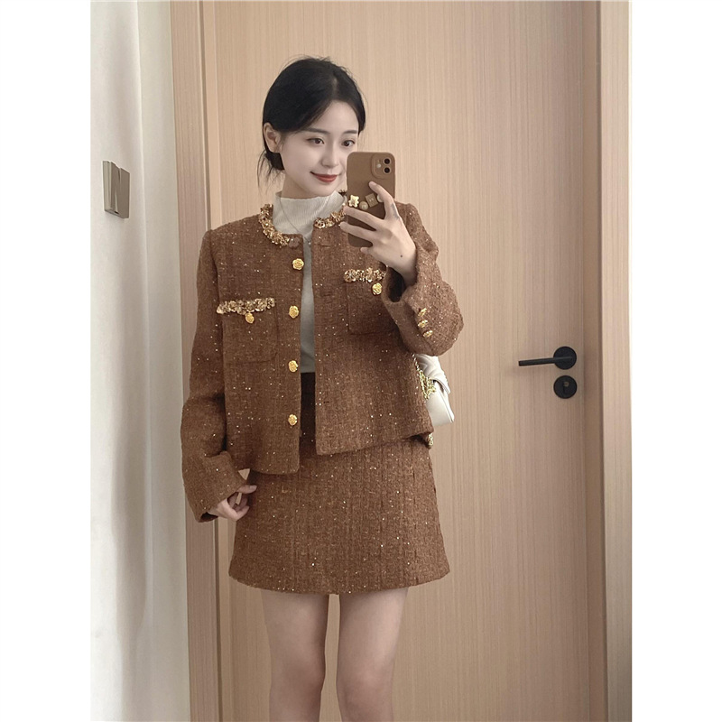 【レディースカジュアルファッション】クラシカルな上品さ×女性らしいメリハリ感｜大人映えツイード調セットアップ