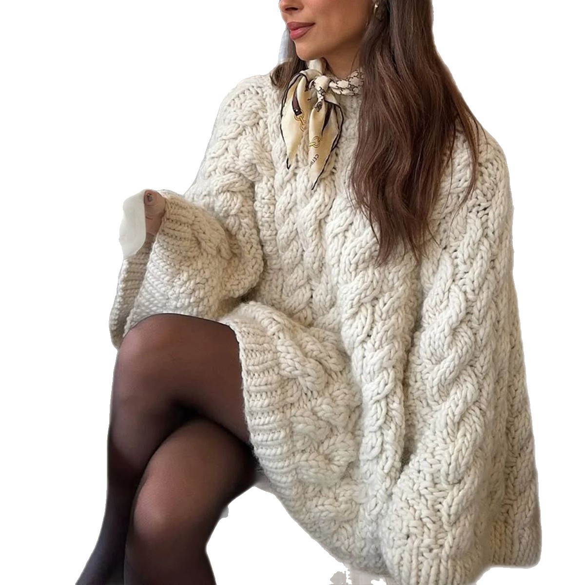 【レディースカジュアルファッション】立体ケーブル編み×ゆるドルマン｜体が華奢見えする厚手ニットワンピ風プルオーバー