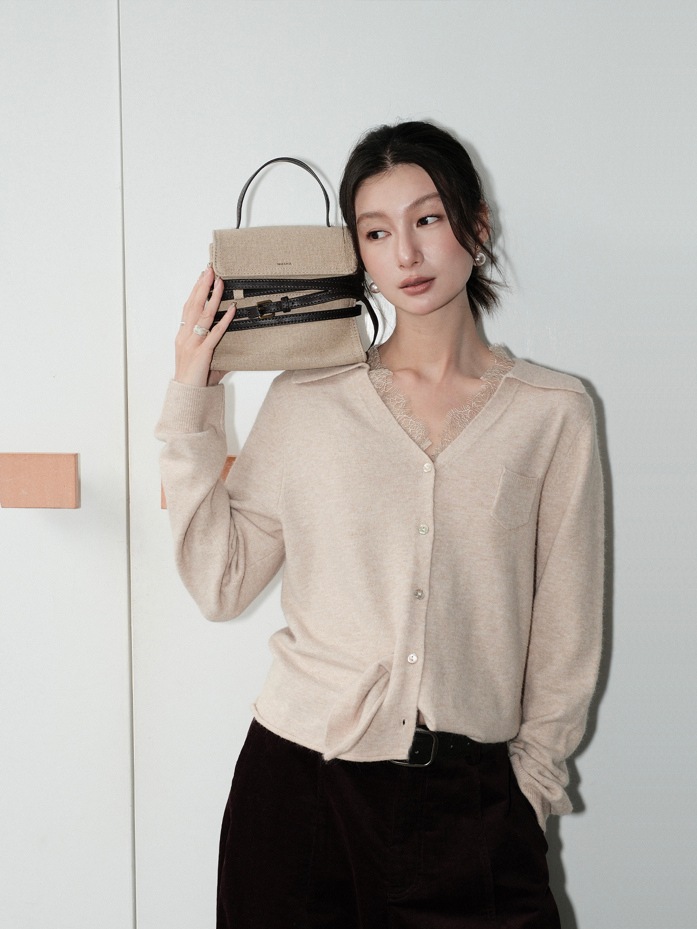 【レディースカジュアルファッション】柔らか上品Vネック｜リラックス感たっぷりのふんわりニットトップス