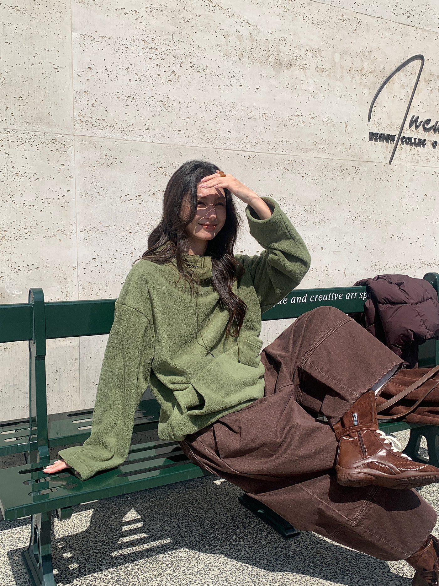 【レディースカジュアルファッション】バランスで着映えるワイドパンツ