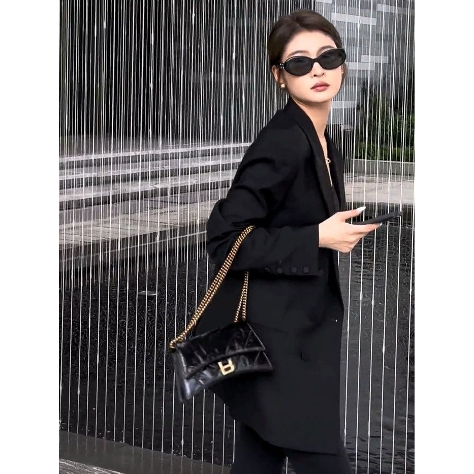 レディースカジュアルファッション 大人の上品さを演出するダブルブレストテーラードジャケット