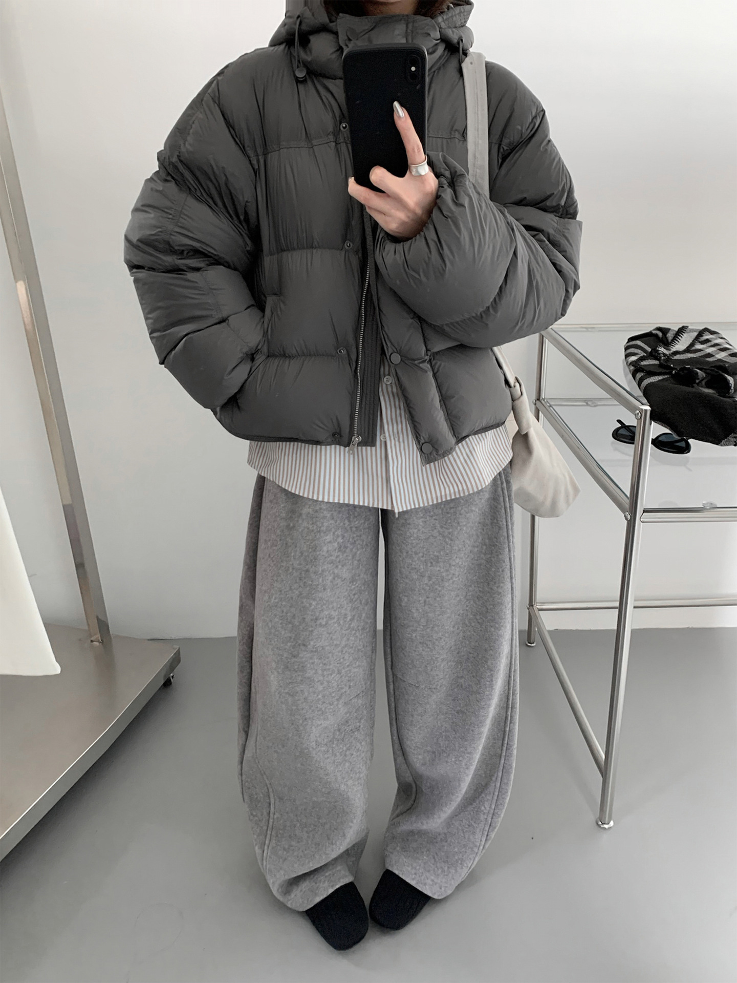 レディースカジュアルファッション ボリューム感たっぷり中綿入りショート丈ダウンジャケット