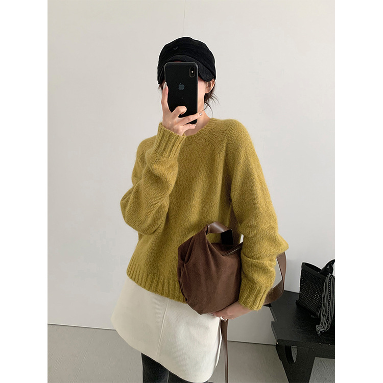 レディースカジュアルファッション ゆったりシルエット丸首ニットセーター