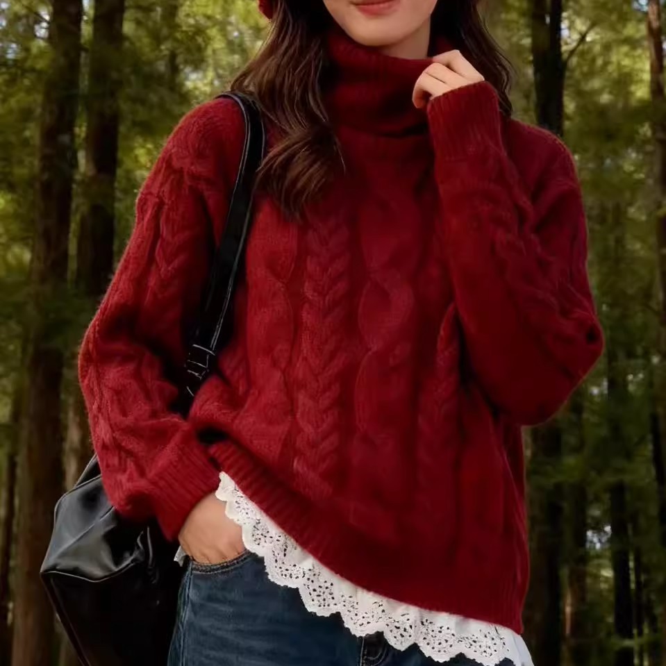 【レディースカジュアルファッション】ケーブル編みハイネックニット｜ゆるシルエットで叶える上品で暖かな冬のクラシックスタイル