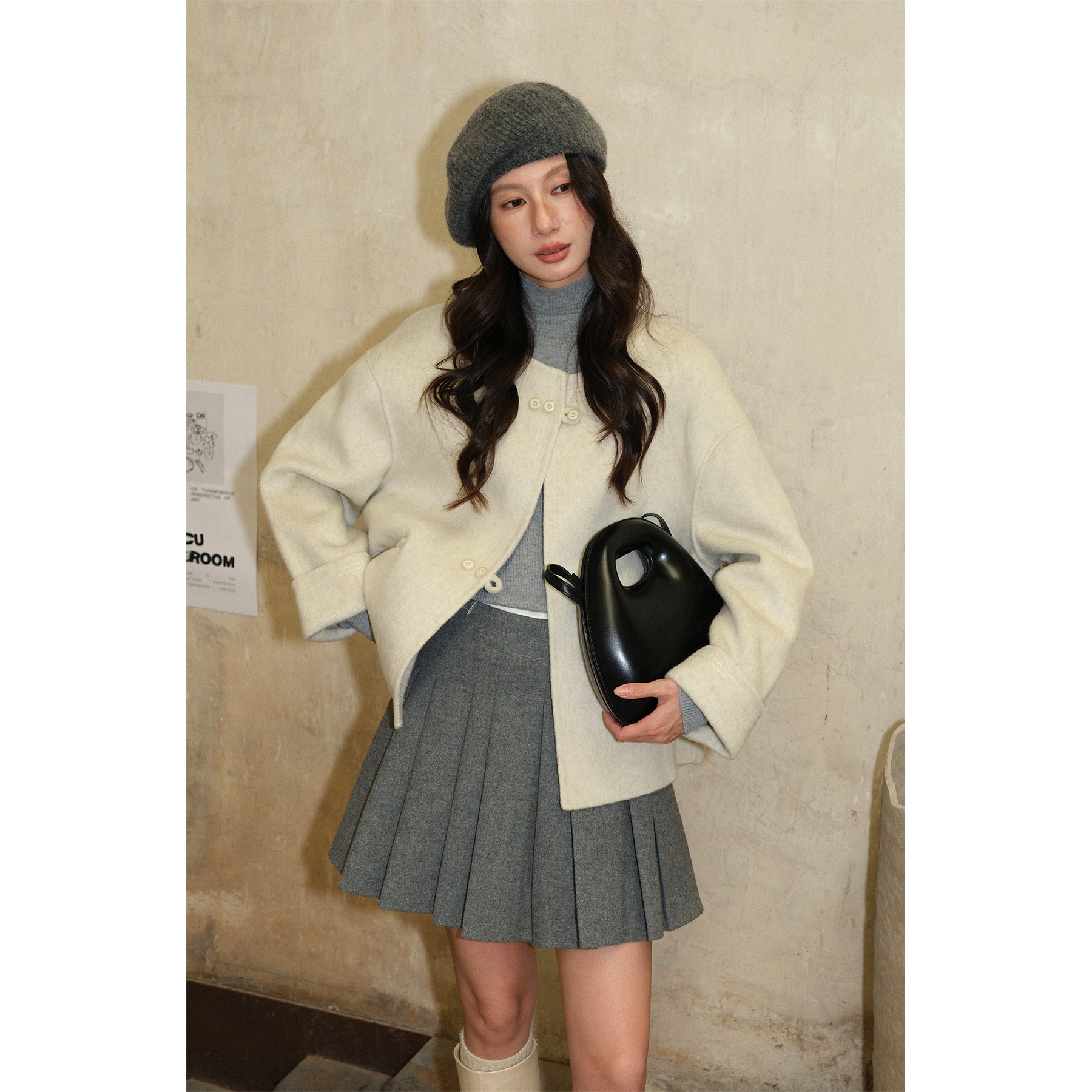 【レディースカジュアルファッション】ゆるエアリー×上品ミニマル｜超細羊毛の柔らかダブルフェイスショートコート