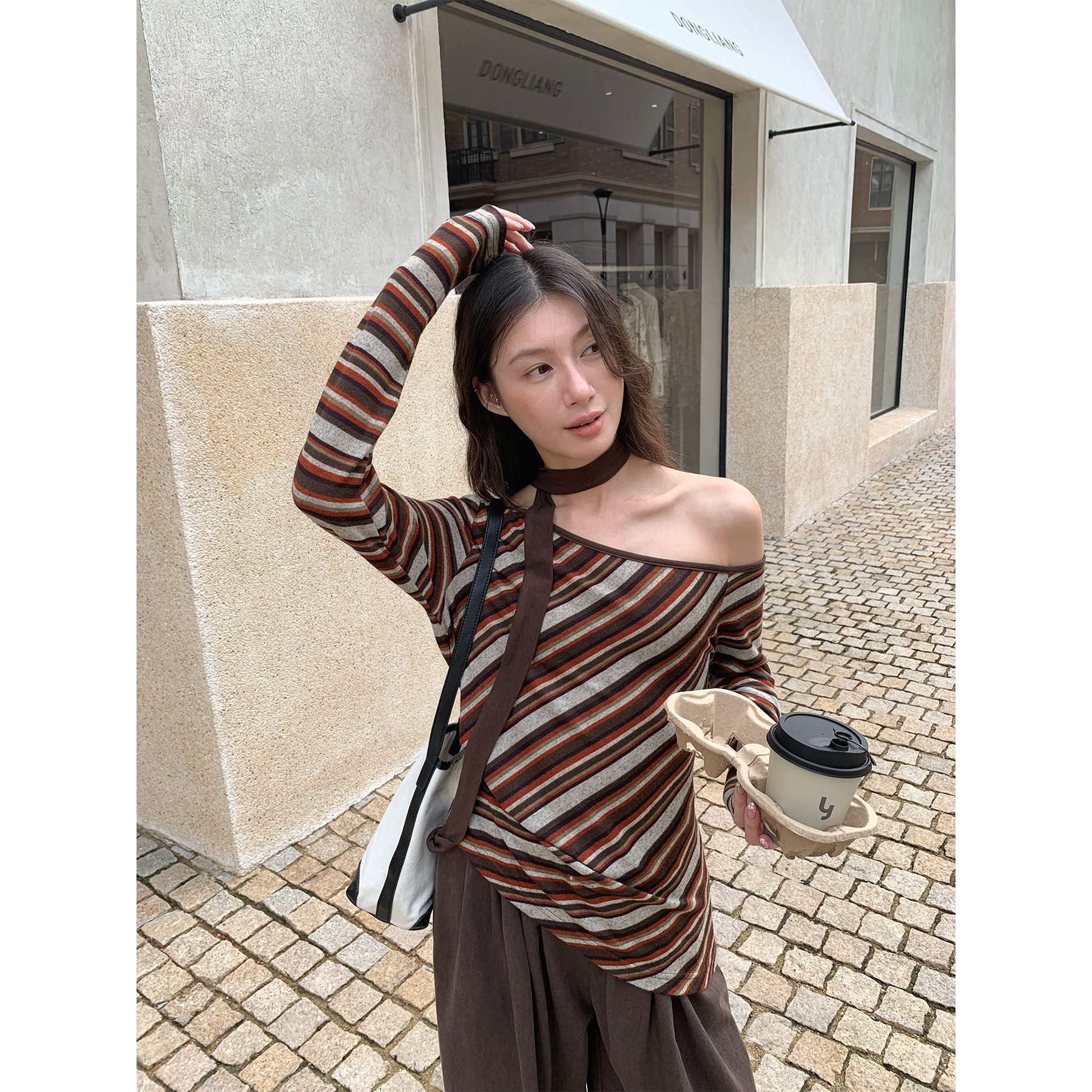 レディースカジュアルファッション マルチボーダー柄オフショルダーニットトップス