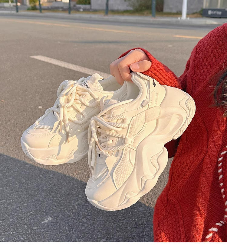 【レディースカジュアルファッション】厚底×軽量｜脚長×衝撃吸収の韓国風ダッドスニーカー
