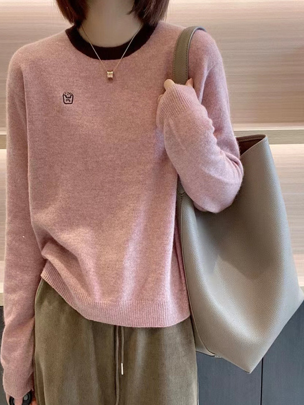 【レディースカジュアルファッション】刺繍入りクルーネックニットプルオーバー｜シンプルで大人かわいいゆるシルエットの秋冬トップス