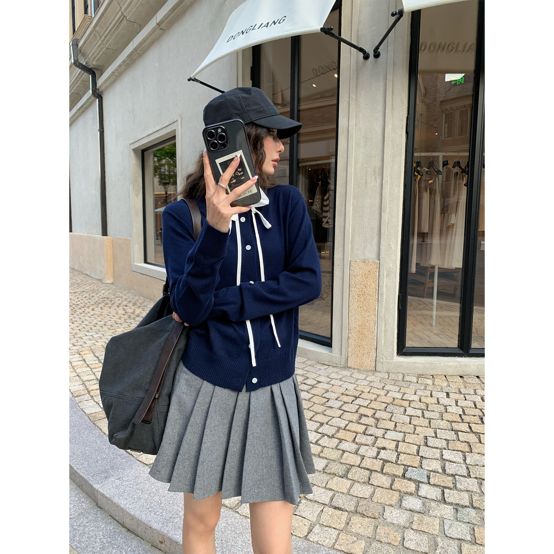 【レディースカジュアルファッション】配色フェイクファー襟×クラシック釦｜甘すぎない大人ガーリーの上品ニットカーディガン