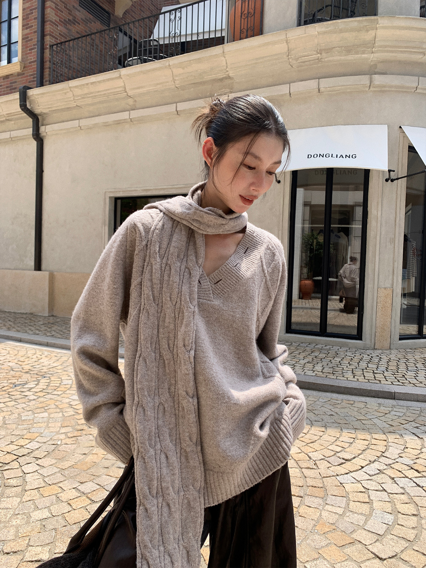 レディースカジュアルファッション 深めブイネックニットプルオーバー