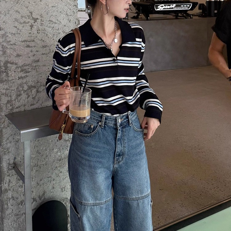 【レディースカジュアルファッション】上品Polo襟×細見えストライプ｜秋映えシルエットの柔らかニットトップス