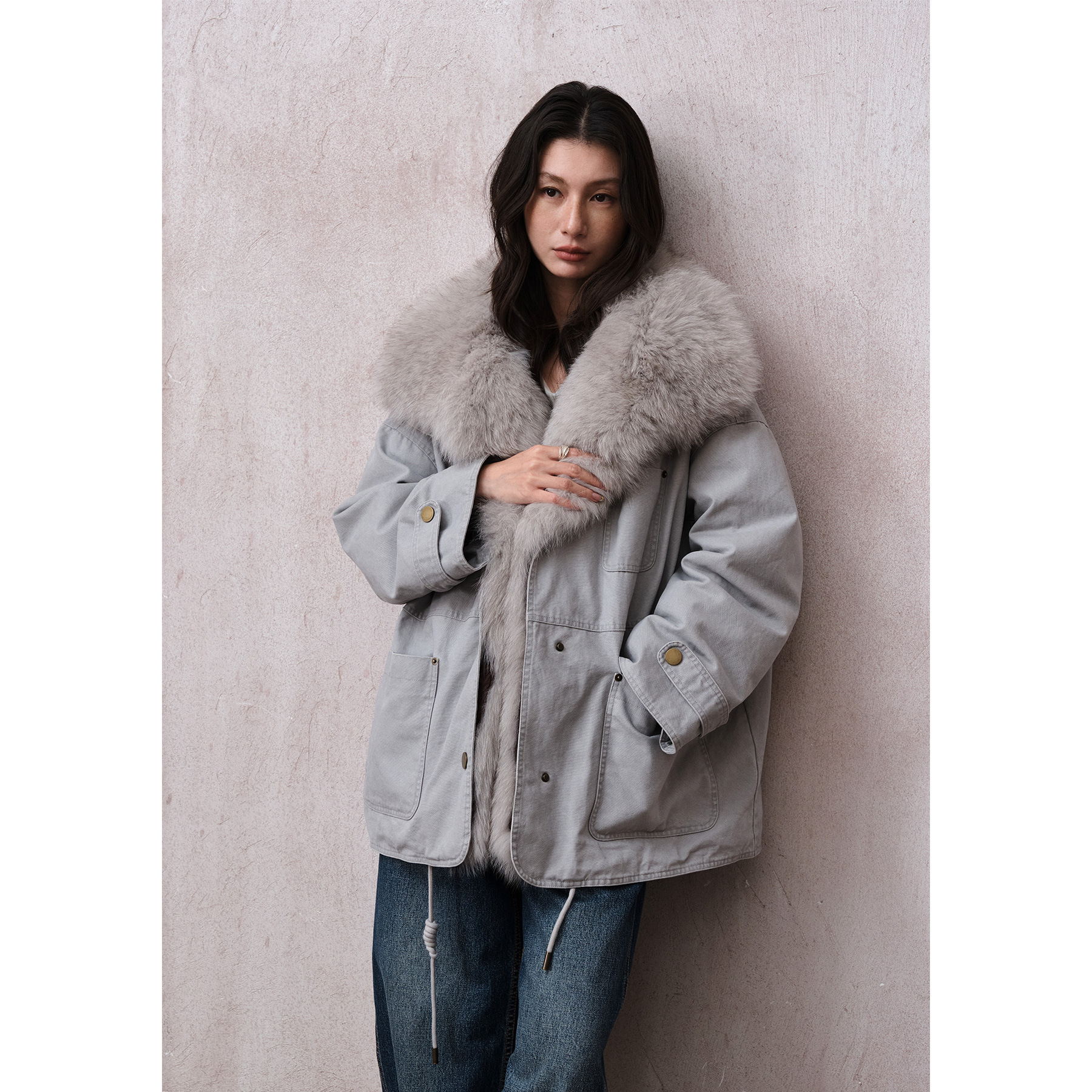 【レディースカジュアルファッション】高級リアルファー×中綿ロングシルエット｜大人の品格を纏うふんわりあったかミリタリーブルゾン