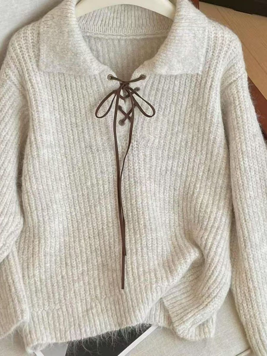 【レディースカジュアルファッション】レースアップ襟付きニットトップス｜上品で可愛いクラシカルデザインの秋冬セーター