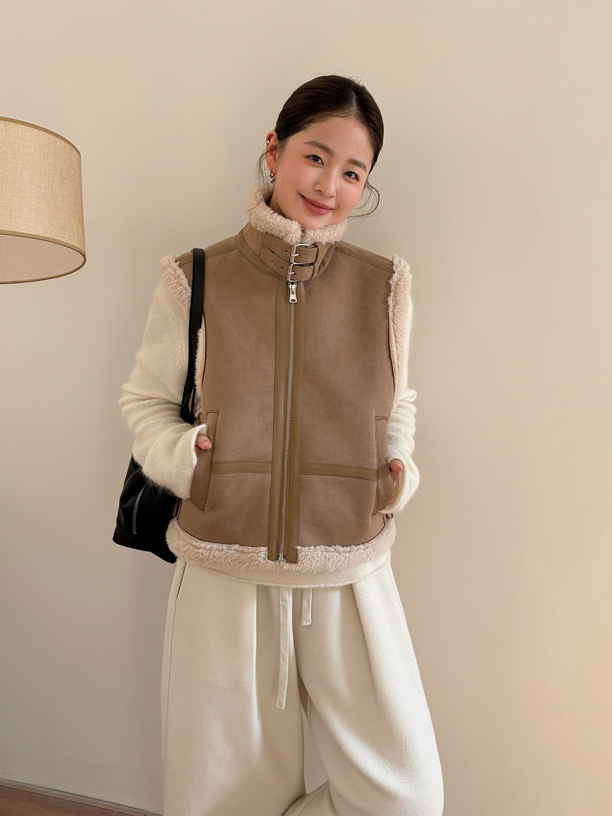 レディースカジュアルファッション ボアトリム付きムートン調ベストジャケット