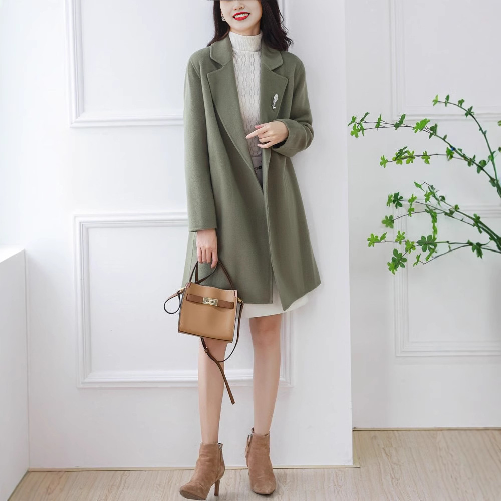 レディースカジュアルファッション 上品な印象を叶えるテーラード襟ロングコート
