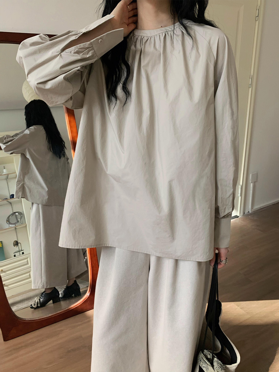 【レディースカジュアルファッション】柔らかミックス素材×丸みシルエット｜上品ゆる甘ラグランスリーブミドル丈トップス