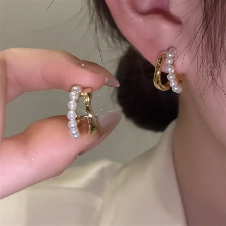 ピアスレディース 真珠フープピアス 金属製 上品な甘め系デザイン