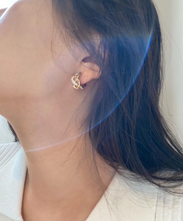 ピアスレディース 輝く編み込みフープピアス 女性用お洒落アクセサリー 通勤対応