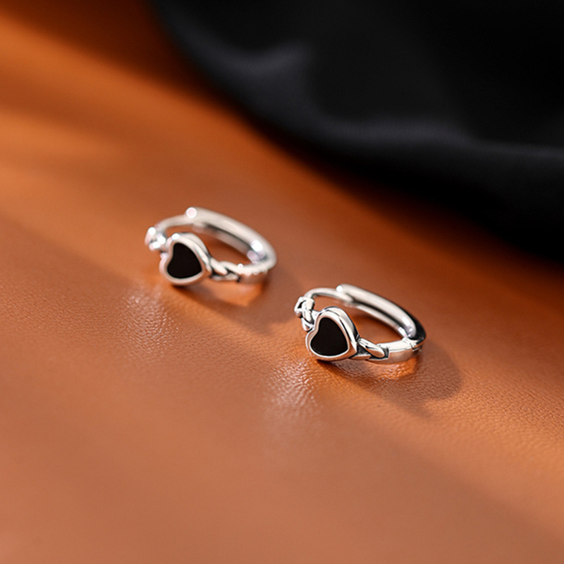 レディースピアス 小さなハートモチーフ付きフープピアス