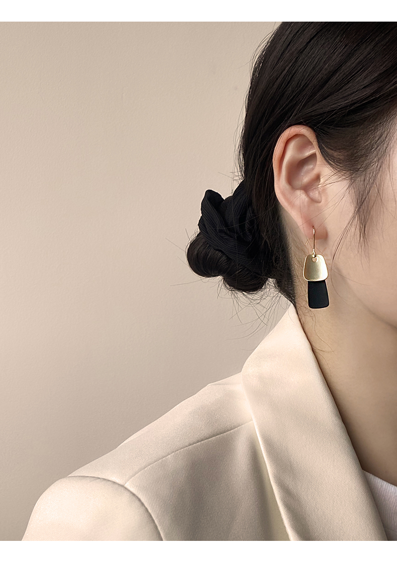 レディースピアス 幾何学二段揺れる大人のフック型片耳飾り