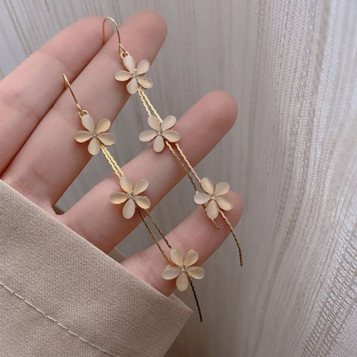 ピアスレディース 桜の花連なり揺れるチェーンピアス