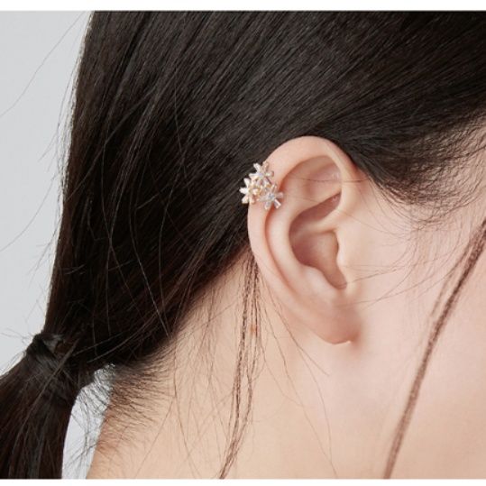 レディースピアス 華やかパールフラワー装飾イヤーカフ