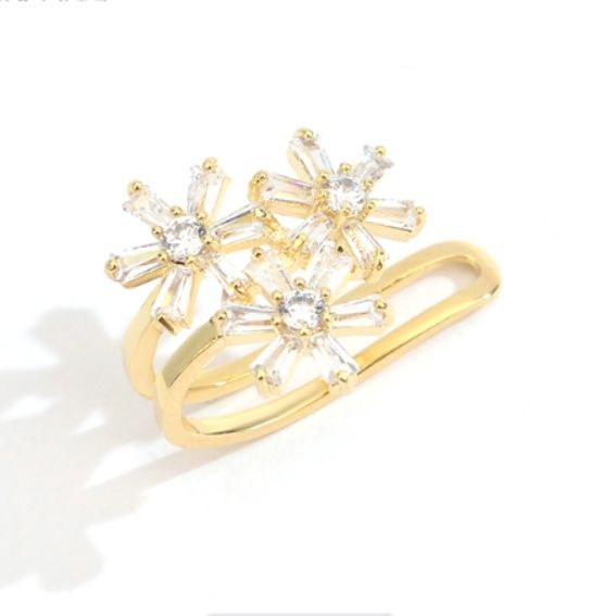 レディースピアス 華やかパールフラワー装飾イヤーカフ