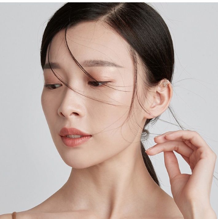 レディースピアス 華やかパールフラワー装飾イヤーカフ