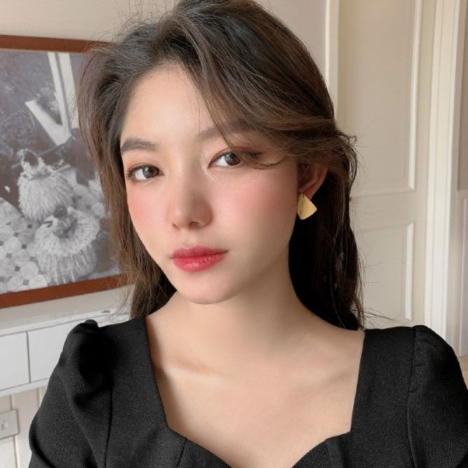 レディースピアス マットな質感の立体スクエアスタッドピアス