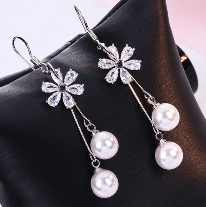 ピアスレディース 花型水晶真珠揺れるロング垂れ下がりピアス