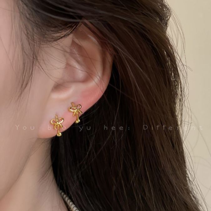 レディースピアス 可憐な蝶々モチーフ小ぶりフープピアス