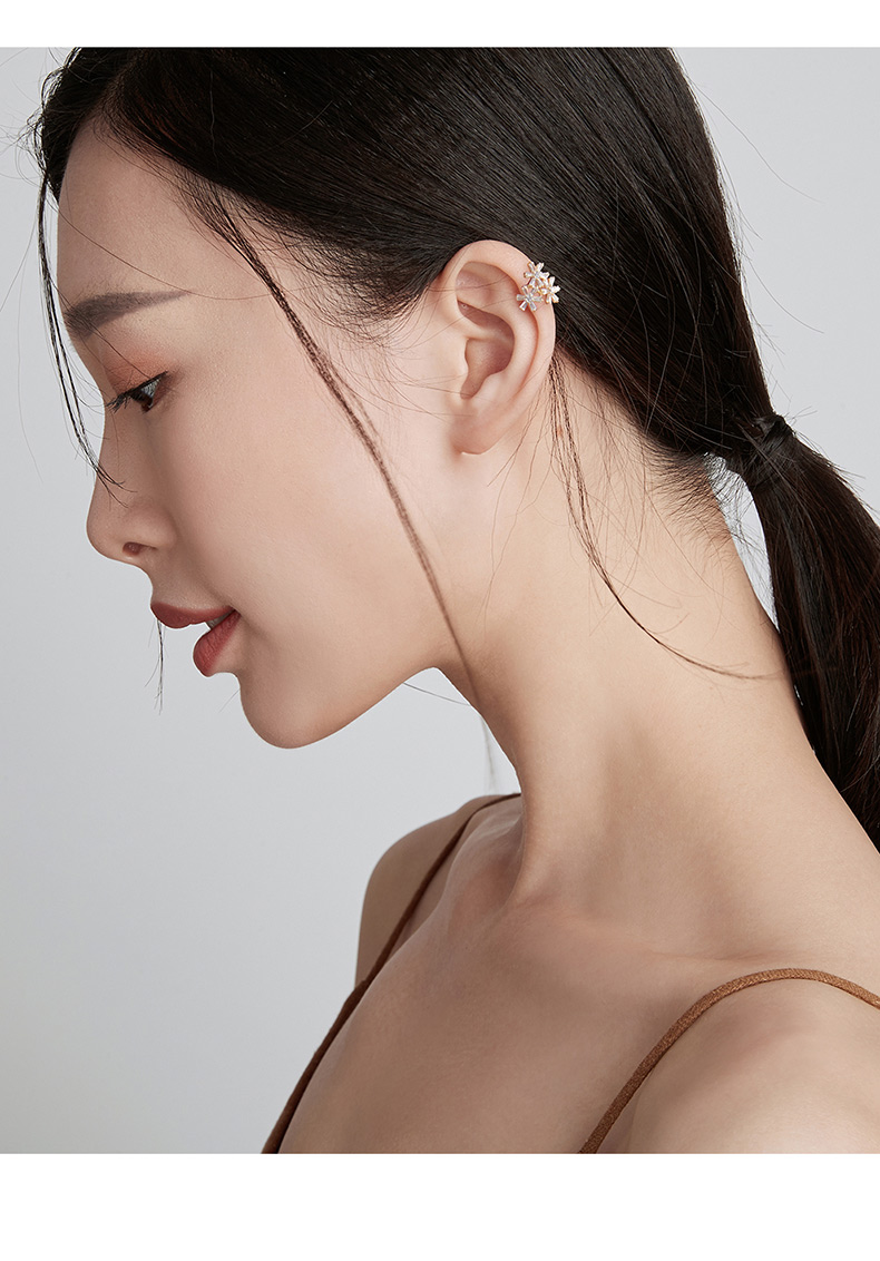 レディースピアス 華やかパールフラワー装飾イヤーカフ