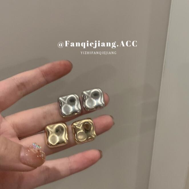 ピアスレディース レディース波模様スタッドピアス お洒落な凹凸デザイン