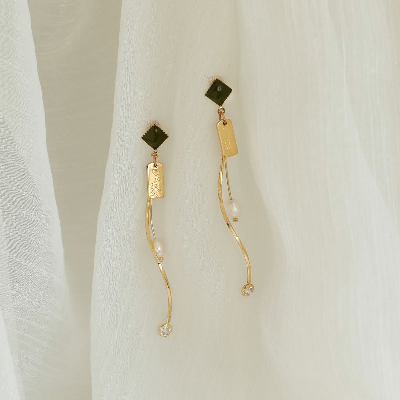 レディースピアス 天然石とパール装飾曲線美ロング揺れるピアス