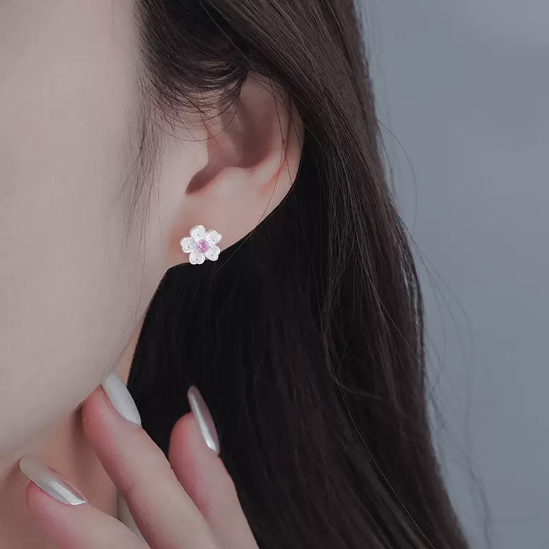 レディースピアス 桜モチーフ輝く一粒ジュエル花型スタッドピアス