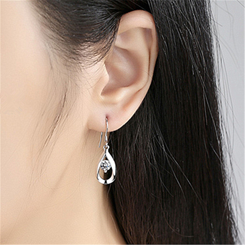レディースピアス 雫型ジルコニア揺れるフック式ピアス