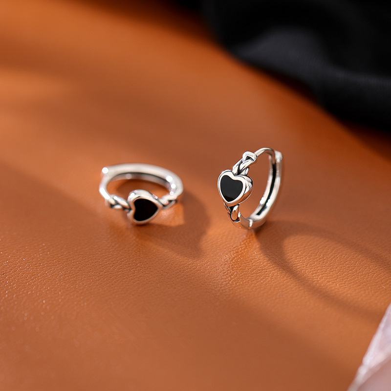 レディースピアス 小さなハートモチーフ付きフープピアス