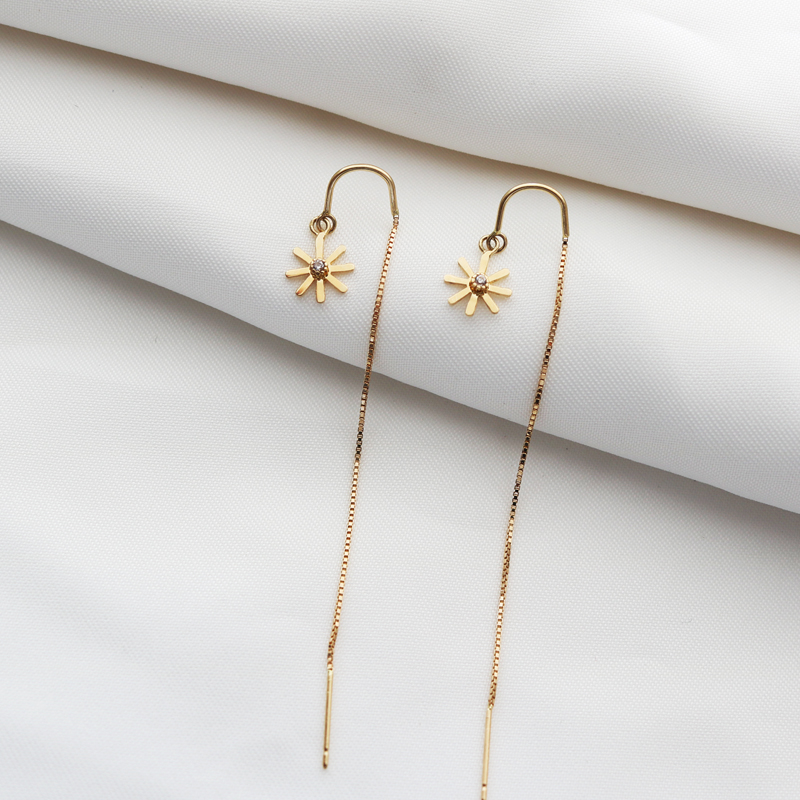 レディースピアス 星花モチーフ揺れるロングチェーンピアス