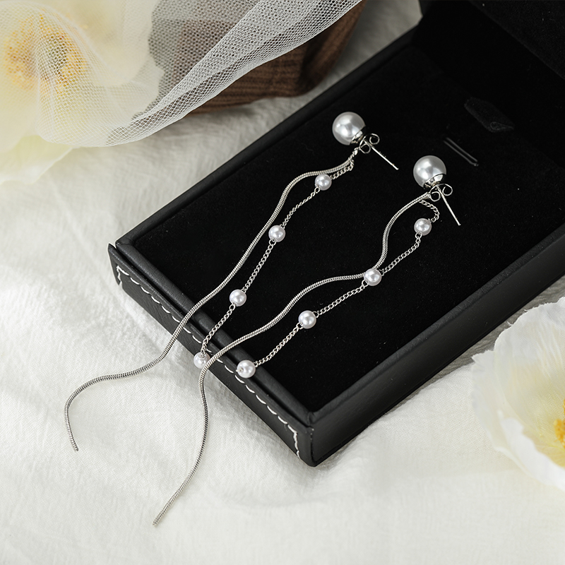 レディースピアス 真珠とチェーンの揺れる二重垂れ下がりピアス