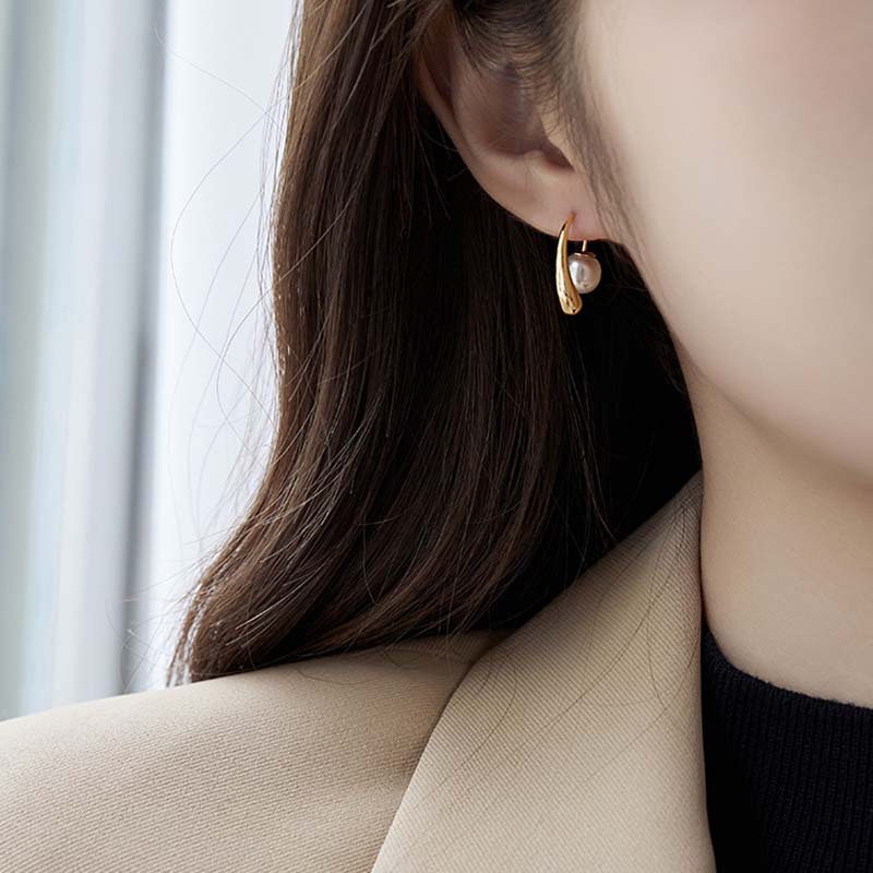 レディースピアス 曲線メタルとパール玉のフックピアス