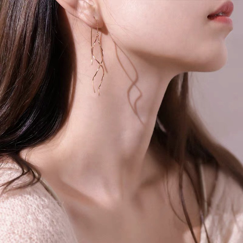 レディースピアス 曲線美波打ち細身チェーン垂れ下がりピアス