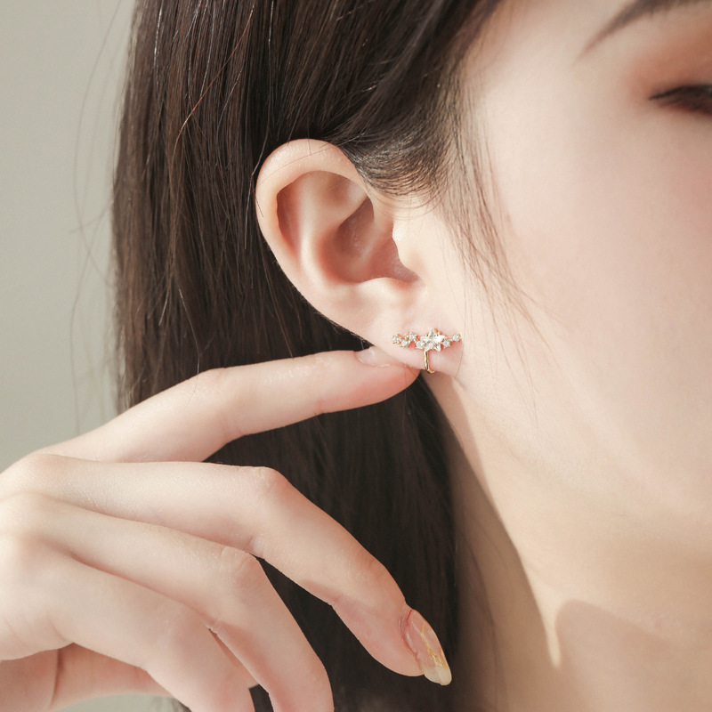 レディースピアス 華やか輝石の立体的な耳元装飾イヤーカフ