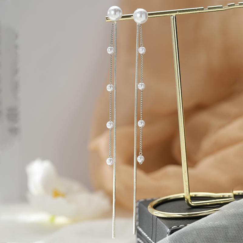 レディースピアス 真珠とチェーンの揺れる二重垂れ下がりピアス