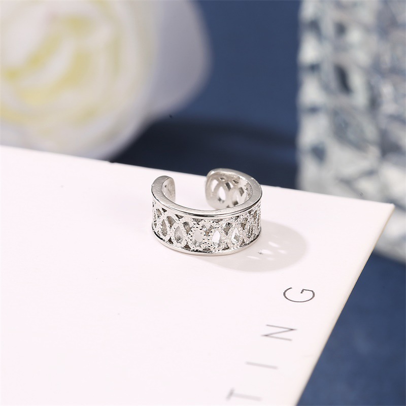 レディースピアス 透かし彫り幾何学模様イヤーカフ