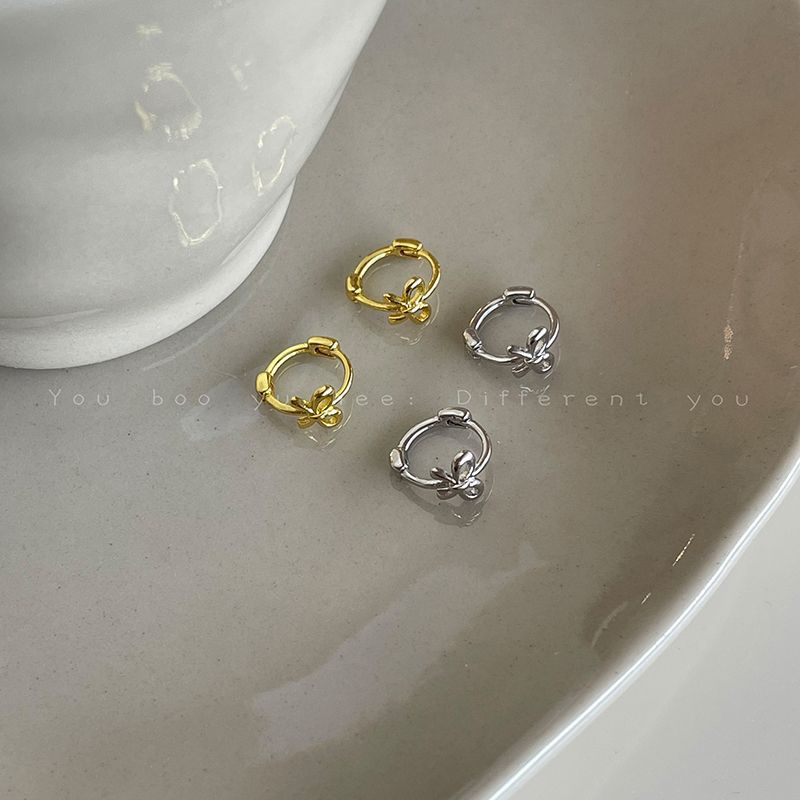 レディースピアス 可憐な蝶々モチーフ小ぶりフープピアス