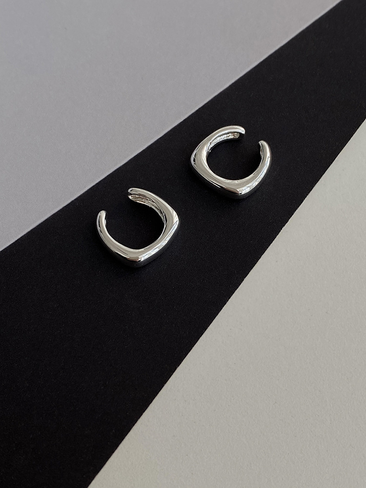 レディースピアス ツイストデザイン波型ミニマルイヤーカフ