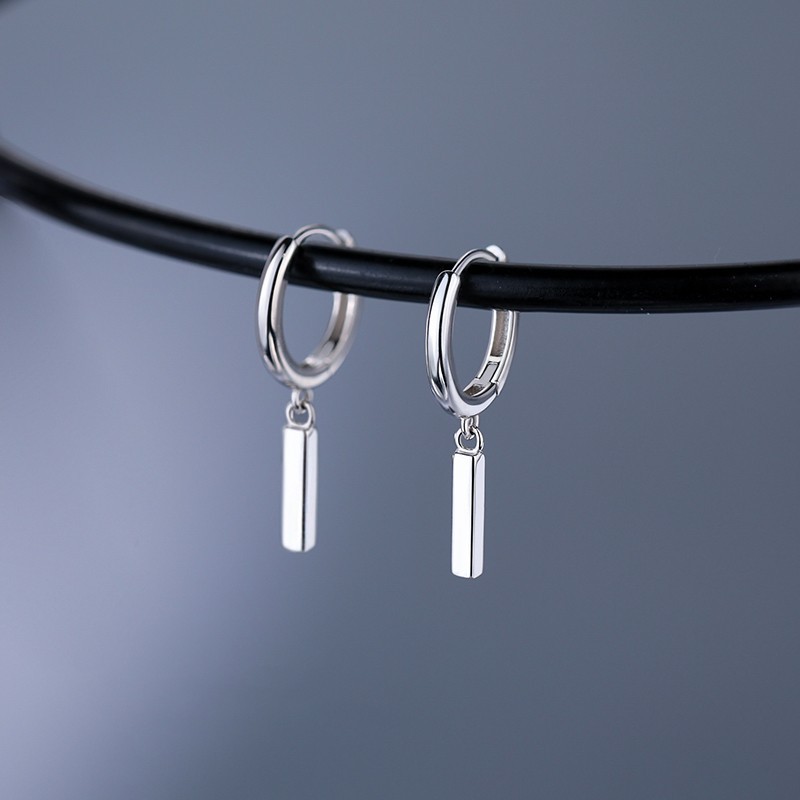 レディースピアス 縦長バーチャーム付きシンプルフープピアス