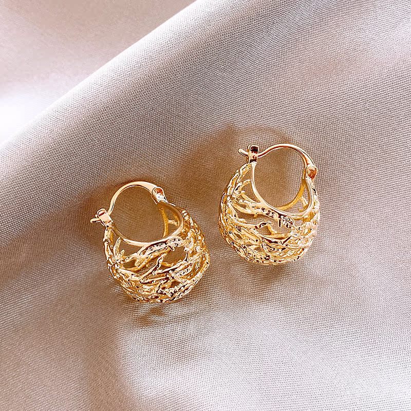 レディースピアス 立体透かし彫り装飾フープピアス