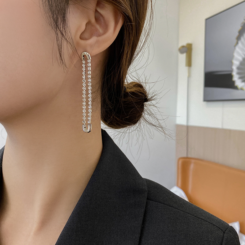 レディースピアス 安全針モチーフ輝石装飾垂れ下がり耳飾り