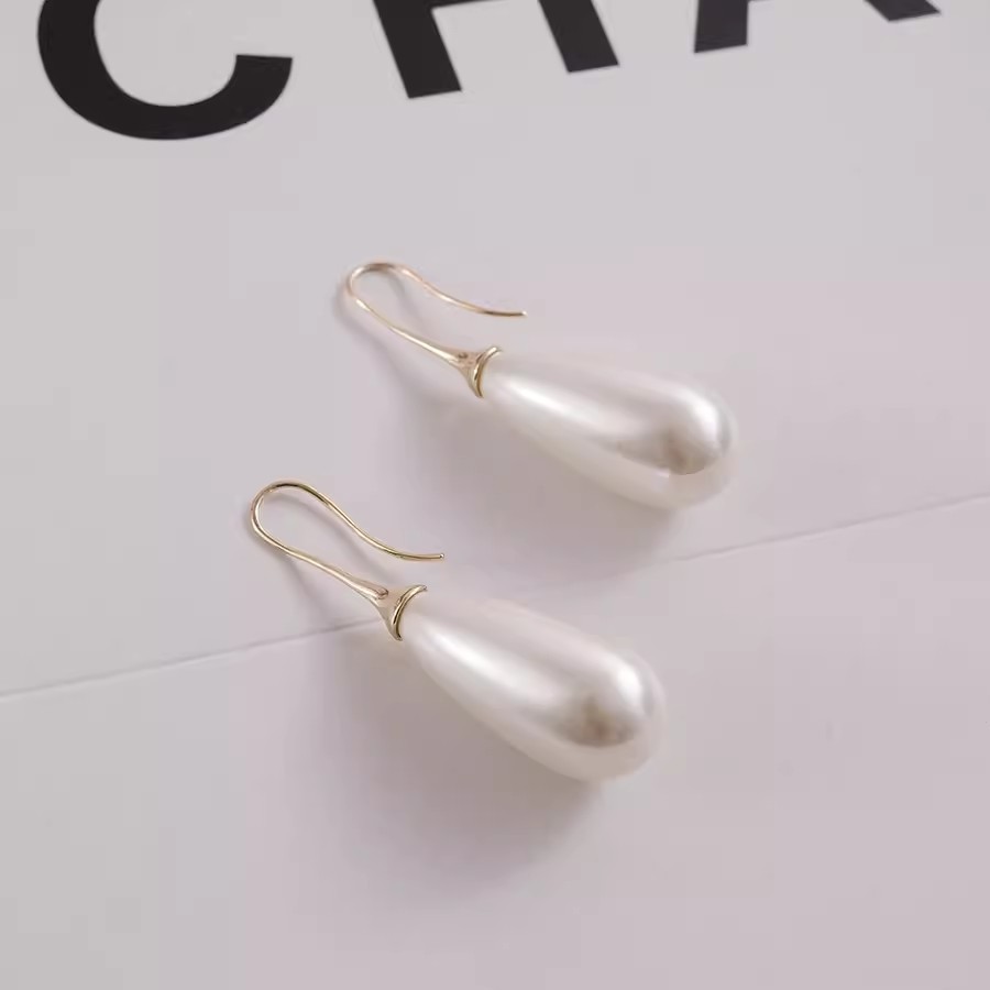 レディースピアス 上品な雫型パールドロップフック